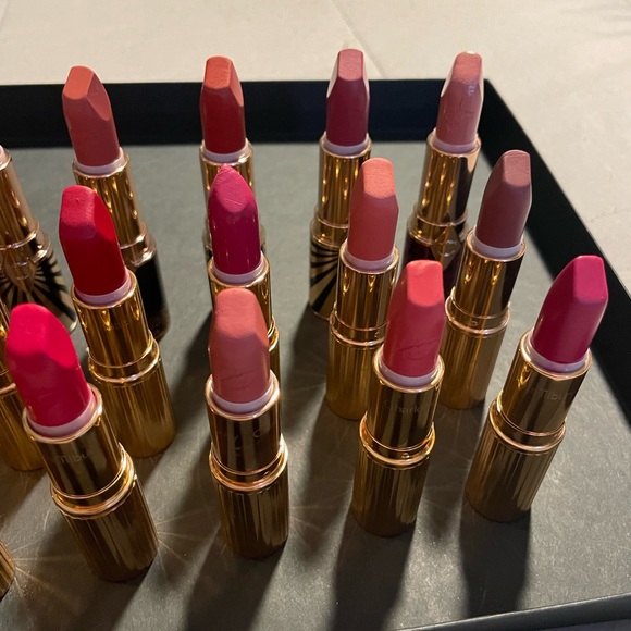 Original 24 Charlotte Tilbury Lipsticks + display case - Picture 12 of 14